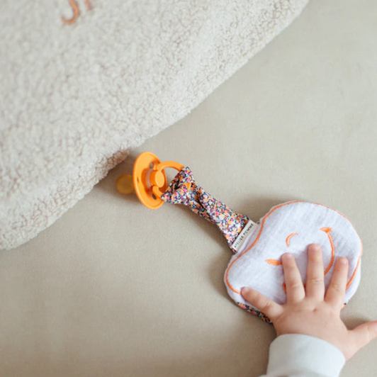 Pacifier Cuddle - Lucky Lila